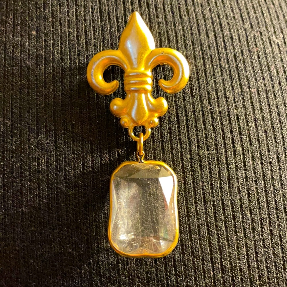 🌟 Victorian golden fleur de lis brooch